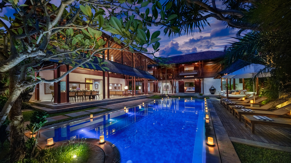 Villa Windu Sari - Tranquil villa at dusk